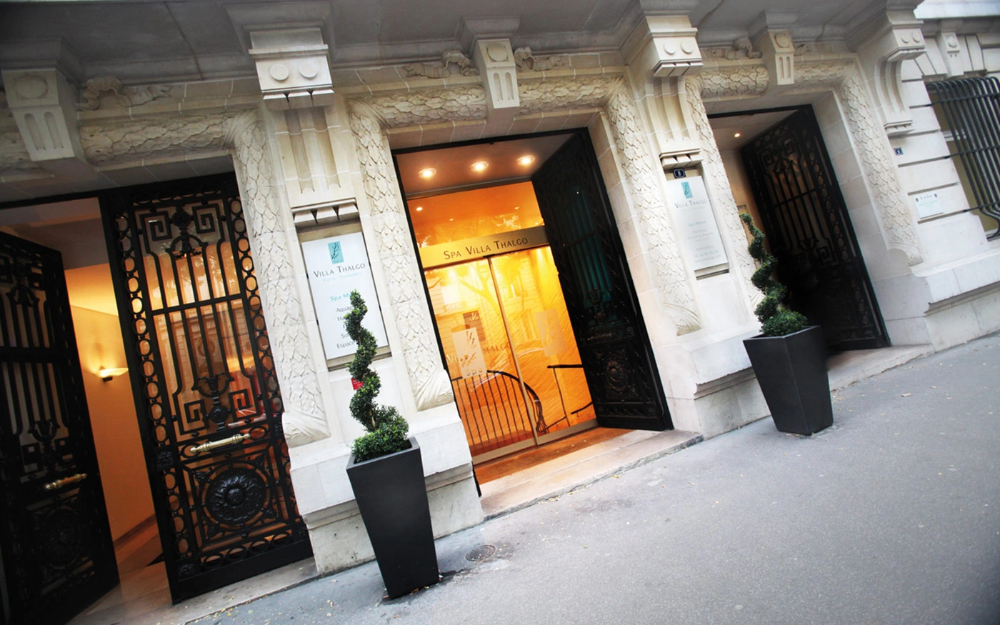 Façade et entrée de la Villa Thalgo